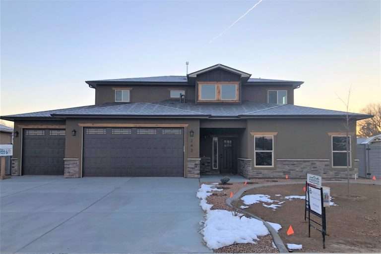 Casa Esmeralda front exterior, new home by Integrity Homes in Western Colorado
