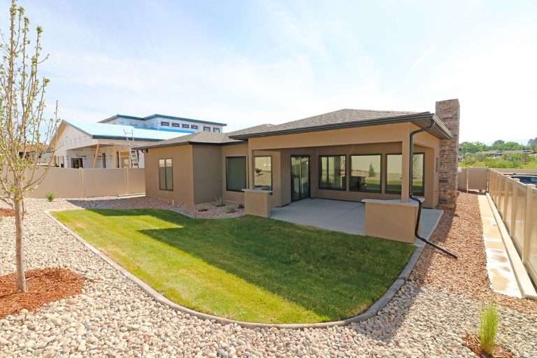 Casa De Pueblo backyard and covered patio, new home by Integrity Homes in Western Colorado