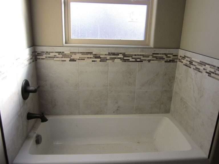 Casa Esmeralda bathroom with soaking tub, new home by Integrity Homes in Western Colorado